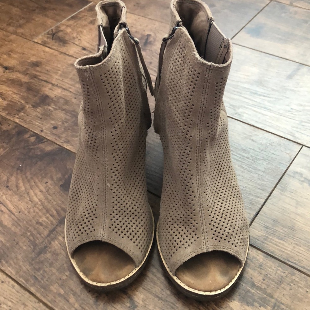 TOMS beige open toed booties